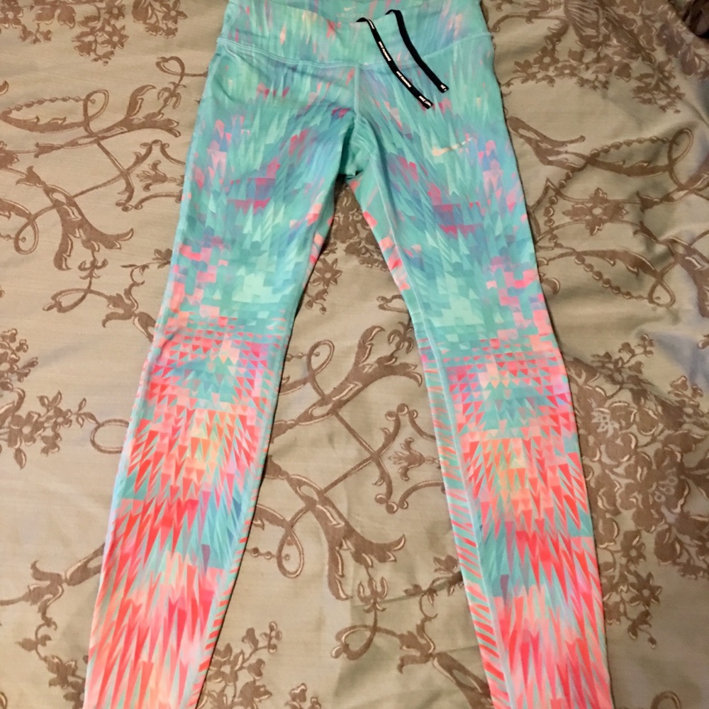 NIKE DRI FIT LEGGINGS